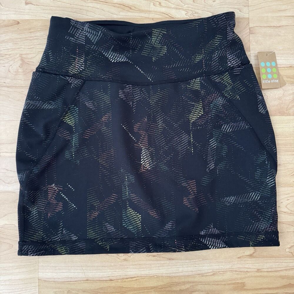 NWT Title Nine Mad Dash Reversible Skirt Origami Black Women’s Small‎